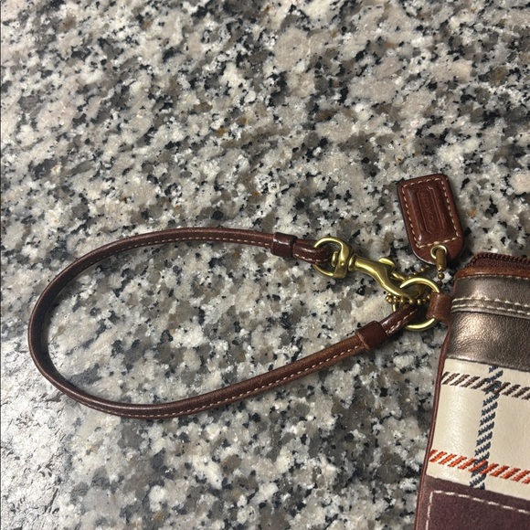Coach wristlet - Picture 5 of 5